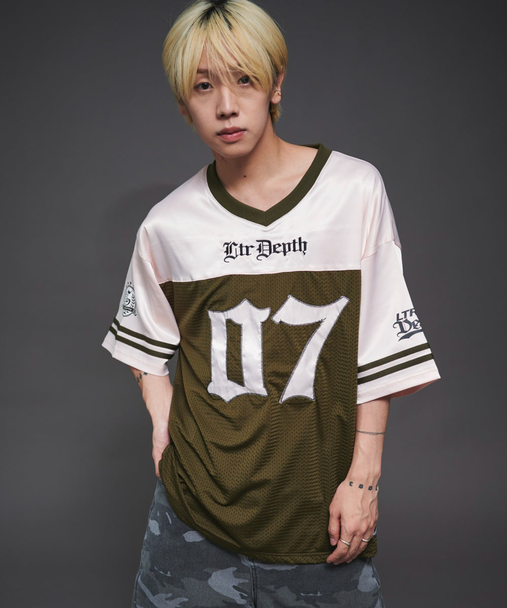 ピンク モデル：175cm L着用