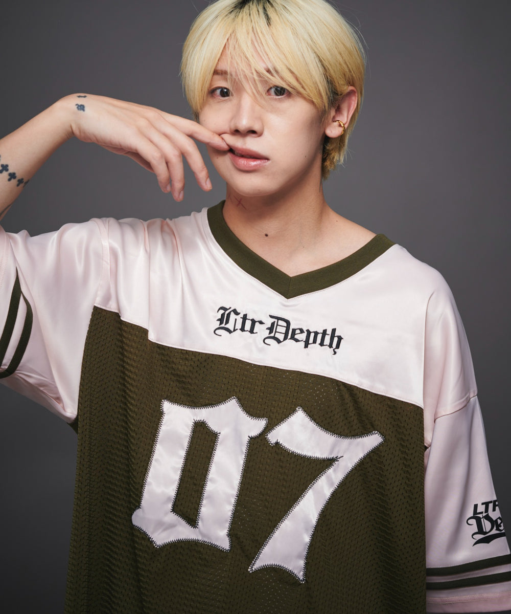 ピンク モデル：175cm L着用