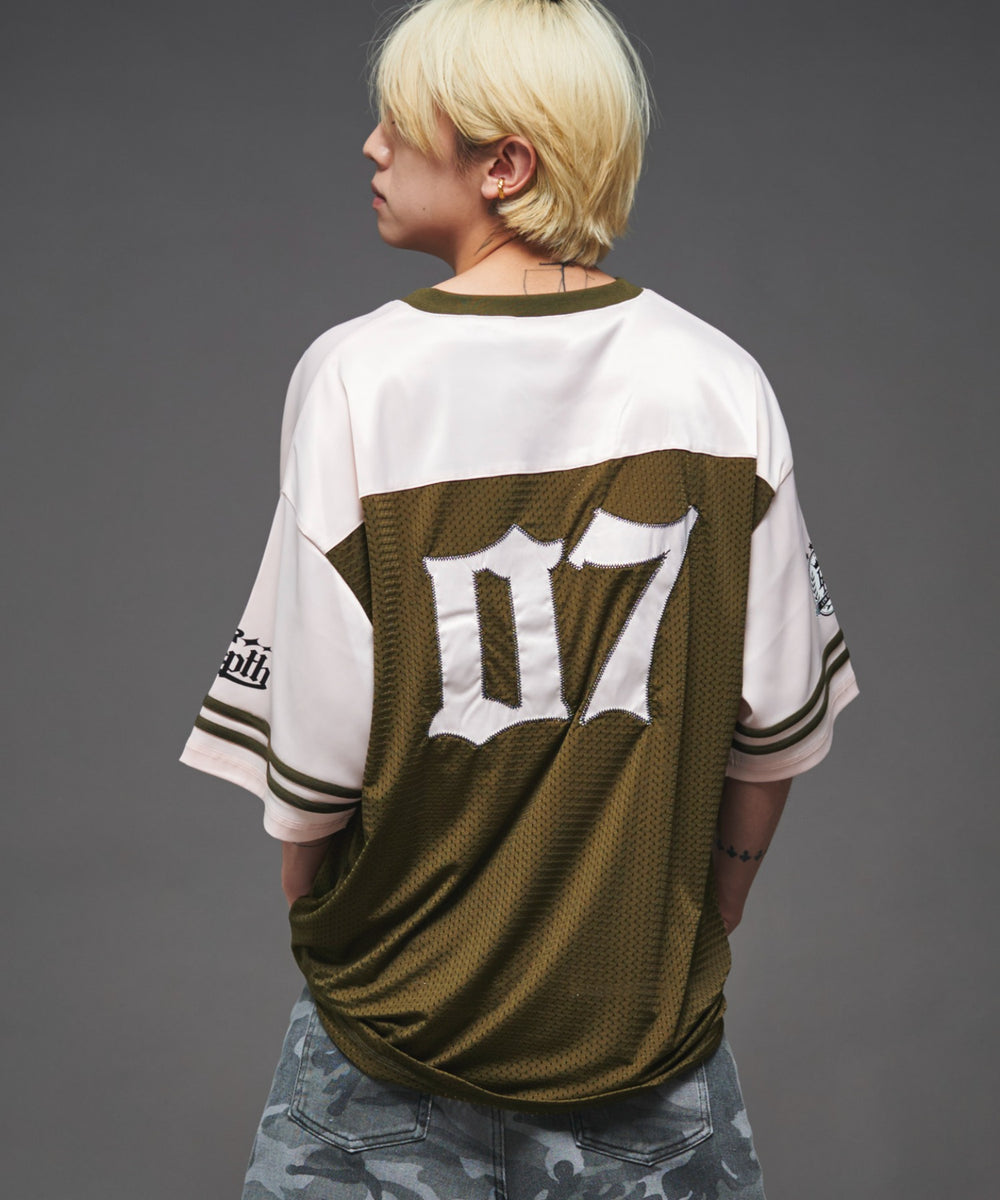 ピンク モデル：175cm L着用