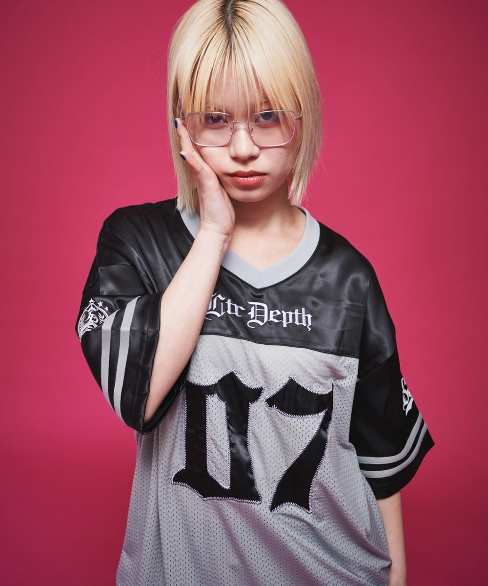 グレー モデル：165cm M着用