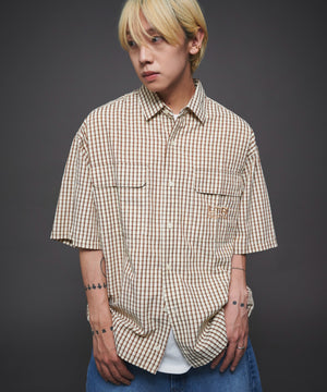 ベージュチェック１ モデル：175cm L着用