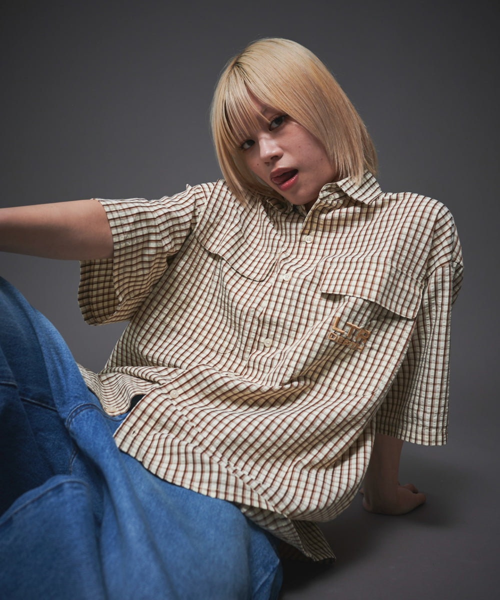 ベージュチェック1  モデル：165cm M着用