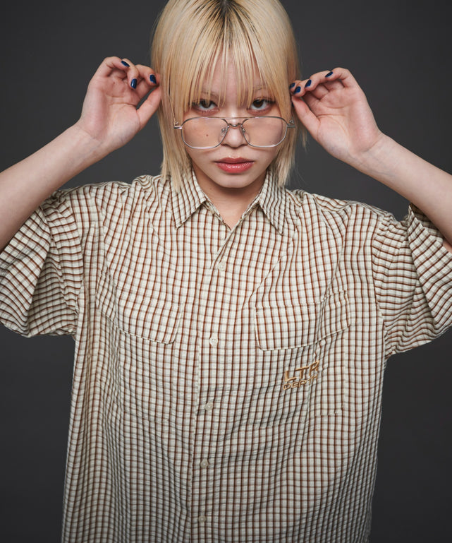 ベージュチェック1  モデル：165cm M着用