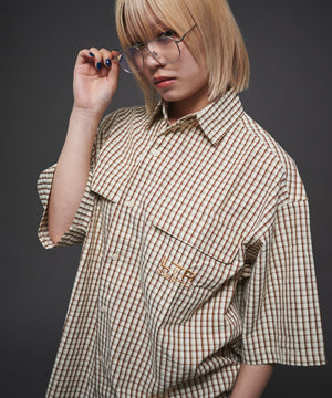 ベージュチェック1  モデル：165cm M着用