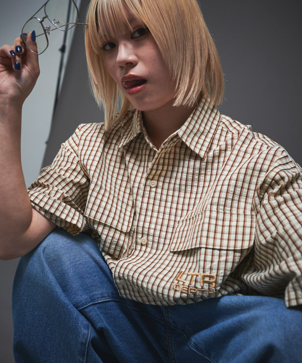 ベージュチェック1  モデル：165cm M着用