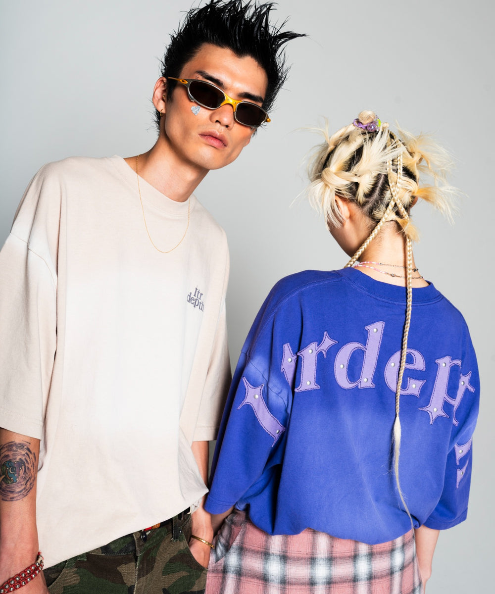 バックスタッズグラフィックT（SS）