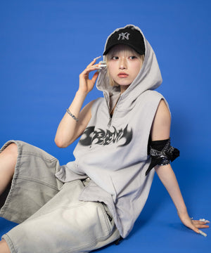 グレー　モデル:158cm M着用