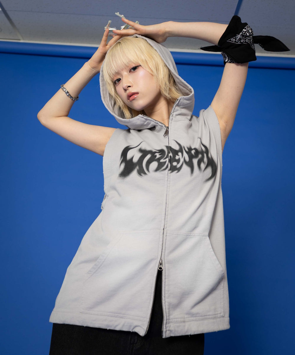 グレー　モデル:158cm M着用