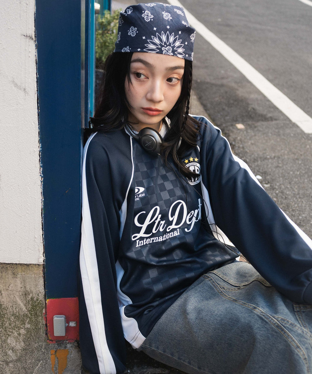 ネイビー　モデル:160cm M着用