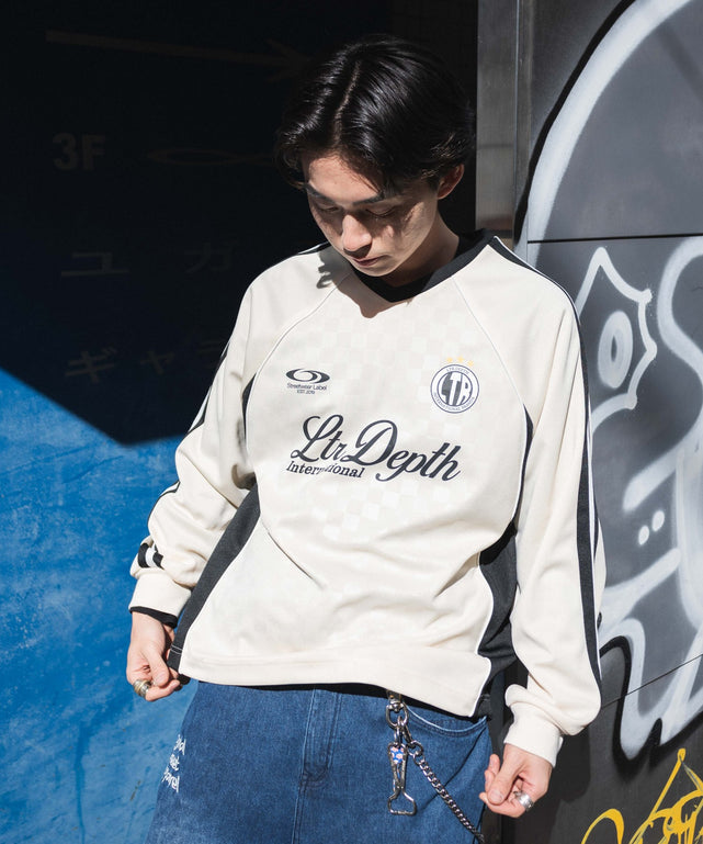 ホワイトアイボリー　モデル:171cm L着用