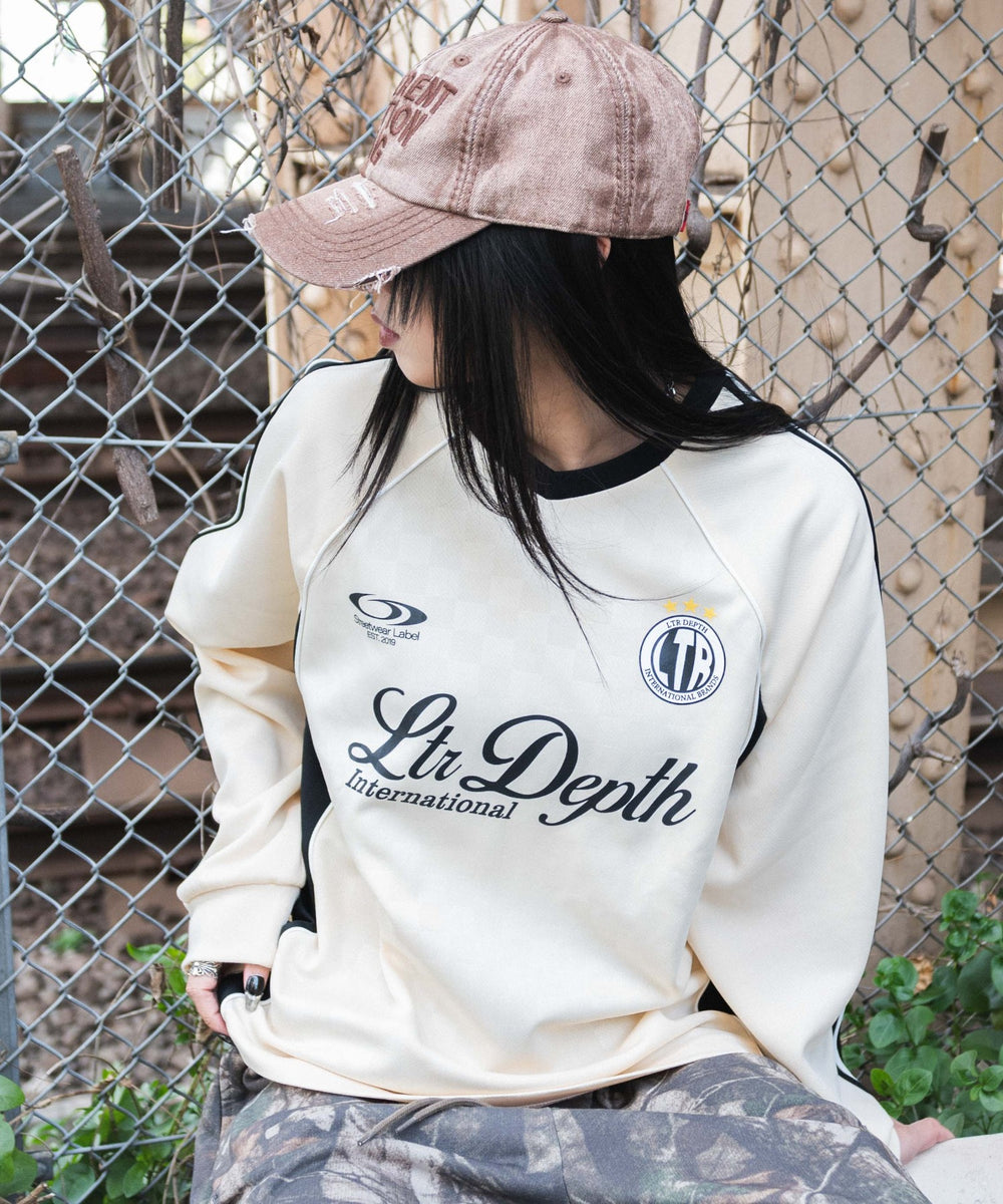 ホワイトアイボリー　モデル:160cm M着用