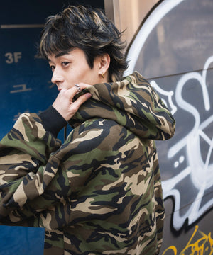 カモフラグラフィックZIPパーカー