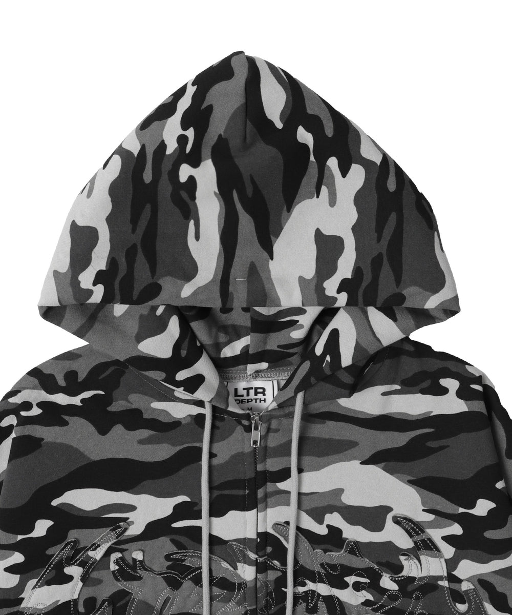 カモフラグラフィックZIPパーカー