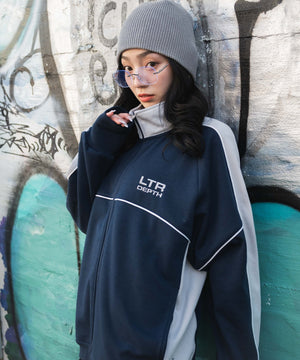 ネイビー　モデル:160cm L着用