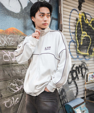 オフホワイト　モデル:171cm L着用