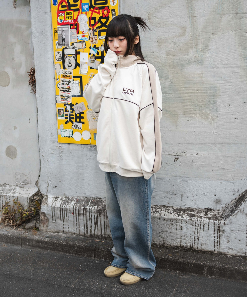 オフホワイト　モデル:160cm L着用