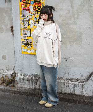 オフホワイト　モデル:160cm L着用