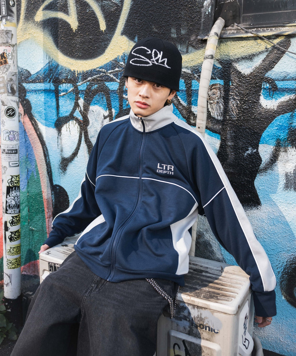 ネイビー　モデル:180cm L着用