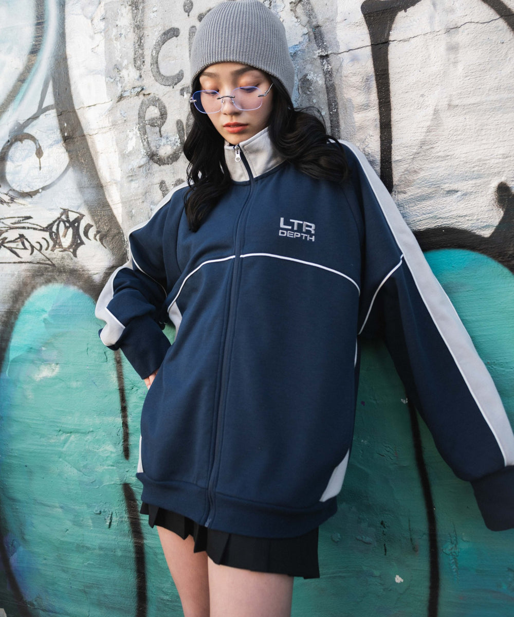 ネイビー　モデル:160cm L着用