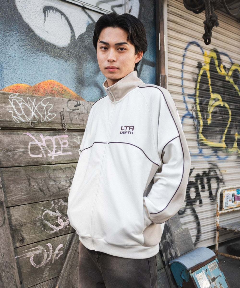 オフホワイト　モデル:171cm L着用