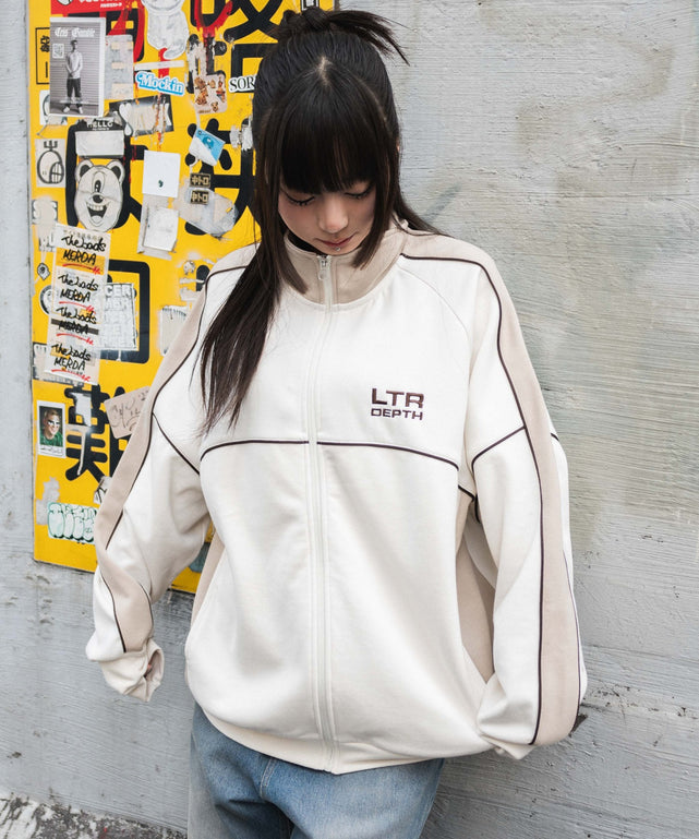 オフホワイト　モデル:160cm L着用