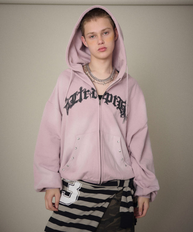 ピンク　モデル：178cm Lサイズ着用