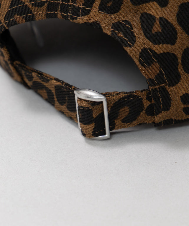 スタッズロゴキャップ