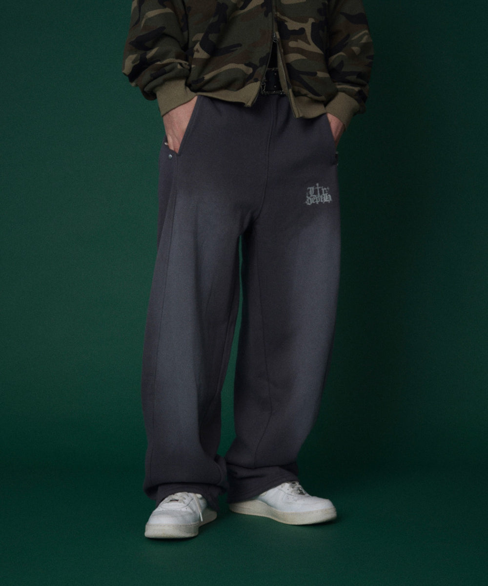 スミクロ　モデル：178cm Lサイズ着用