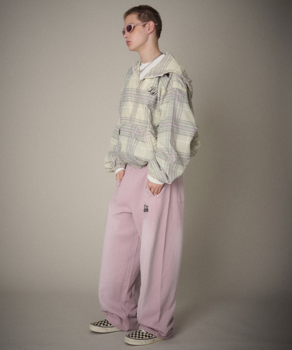 ピンク　モデル：178cm Lサイズ着用