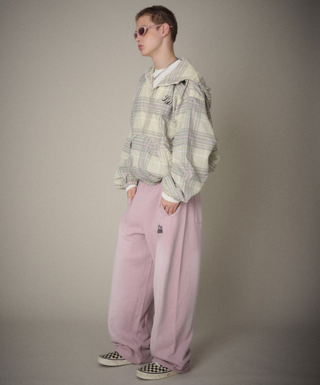 ピンク　モデル：178cm Lサイズ着用