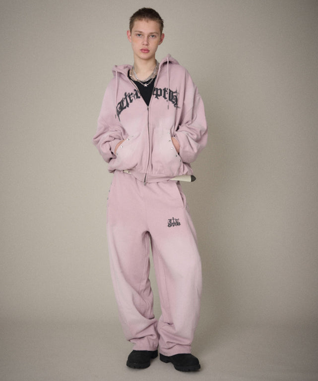 ピンク　モデル：178cm Lサイズ着用