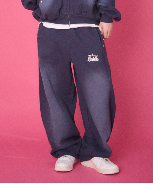 ネイビー　モデル：178cm Lサイズ着用