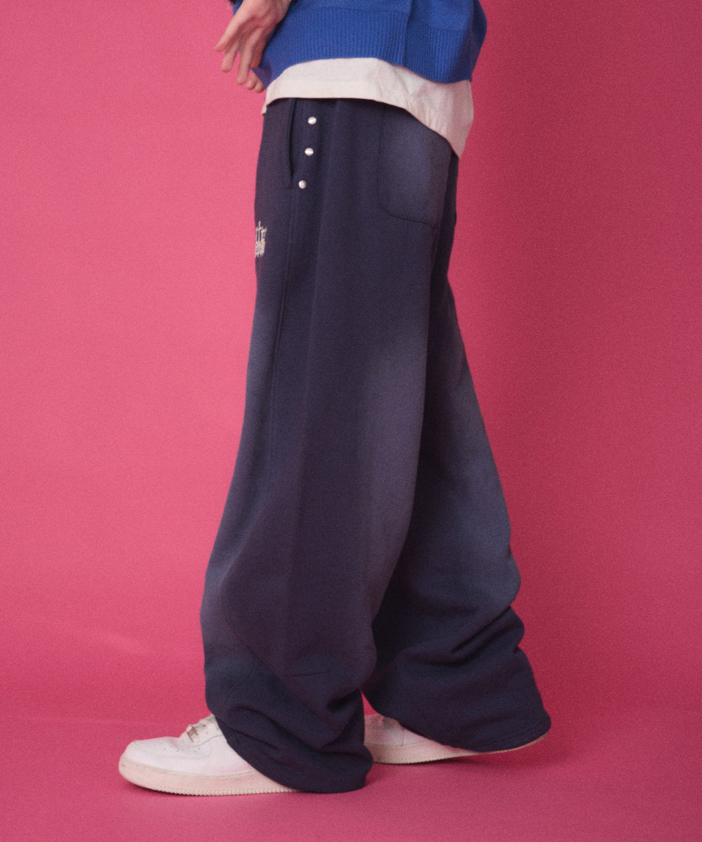 ネイビー　モデル：178cm Lサイズ着用