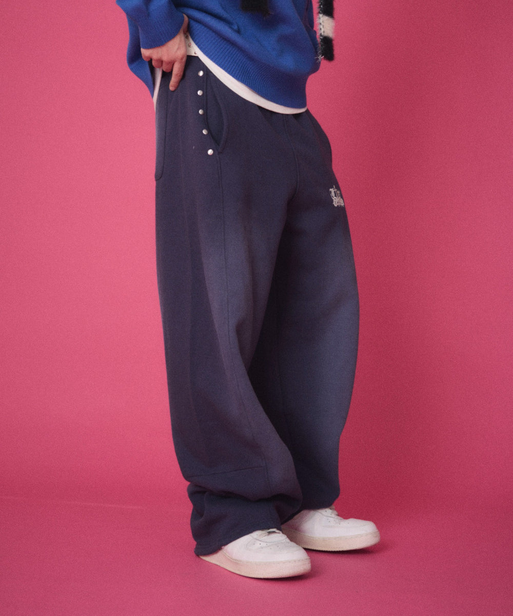 ネイビー　モデル：178cm Lサイズ着用