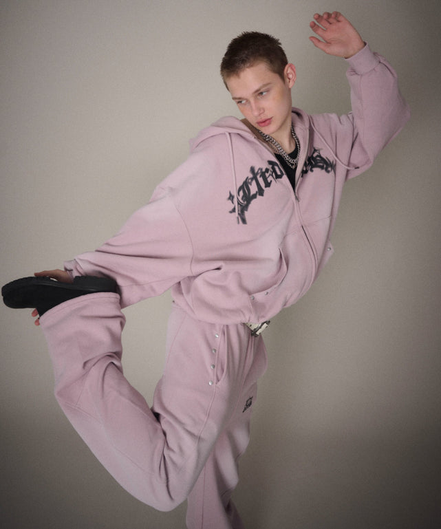 ピンク　モデル：178cm Lサイズ着用