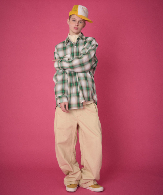 ベージュ　モデル：178cm Lサイズ着用