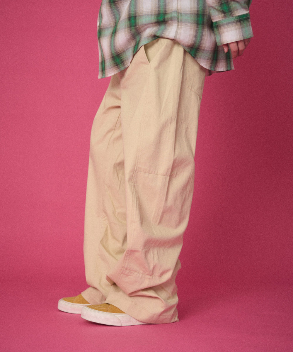 ベージュ　モデル：178cm Lサイズ着用