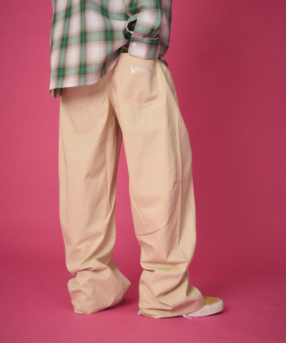 ベージュ　モデル：178cm Lサイズ着用