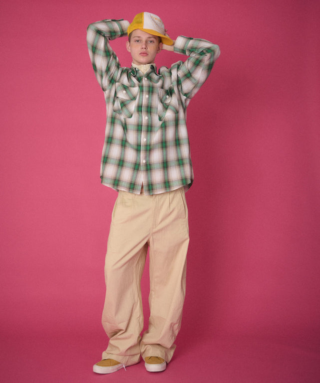 ベージュ　モデル：178cm Lサイズ着用