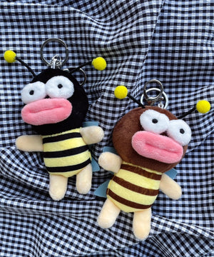 左：ブラック　右：ブラウン