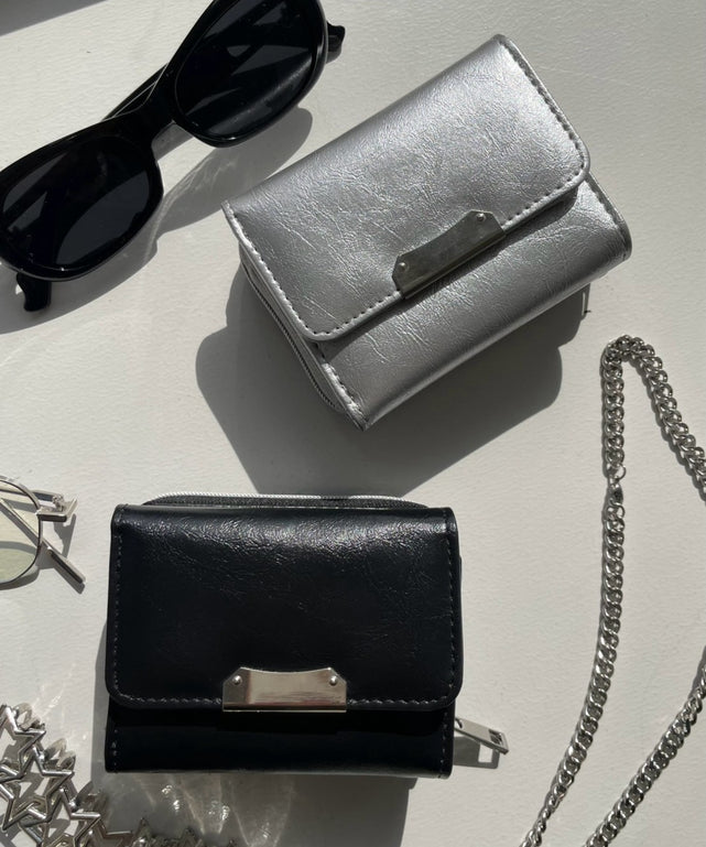 金具付きフラップウォレット