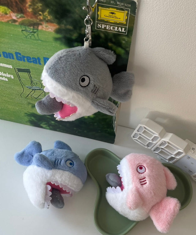 ふりふりシャークぬいぐるみキーホルダー