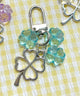 カラークローバーキーホルダー/サックス