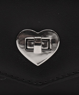 ハートレターフラップウォレット