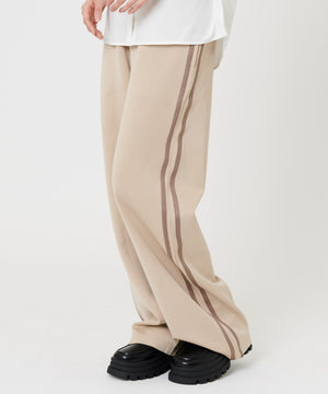 ベージュ モデル:157cm F着用