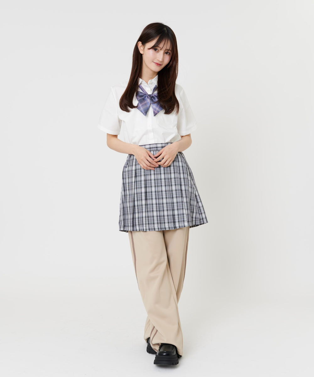 ベージュ モデル:157cm F着用