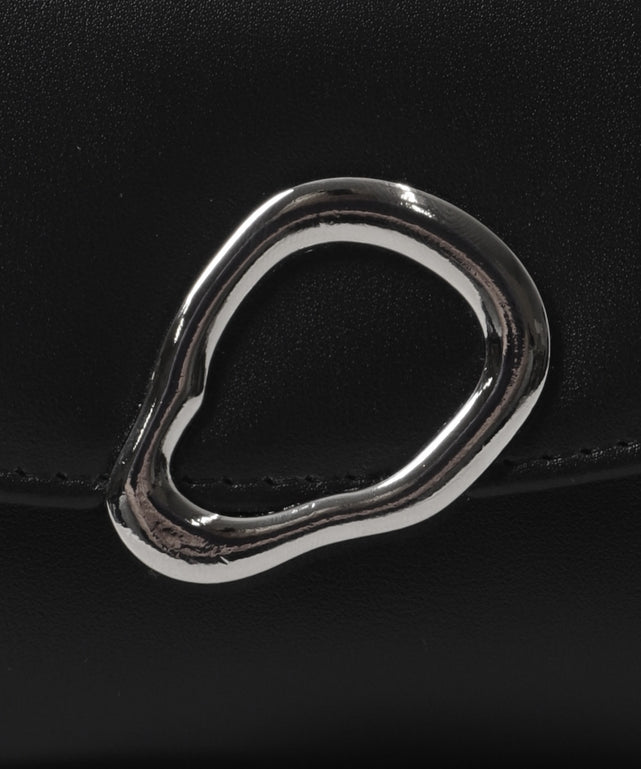 ニュアンスパーツフラップウォレット