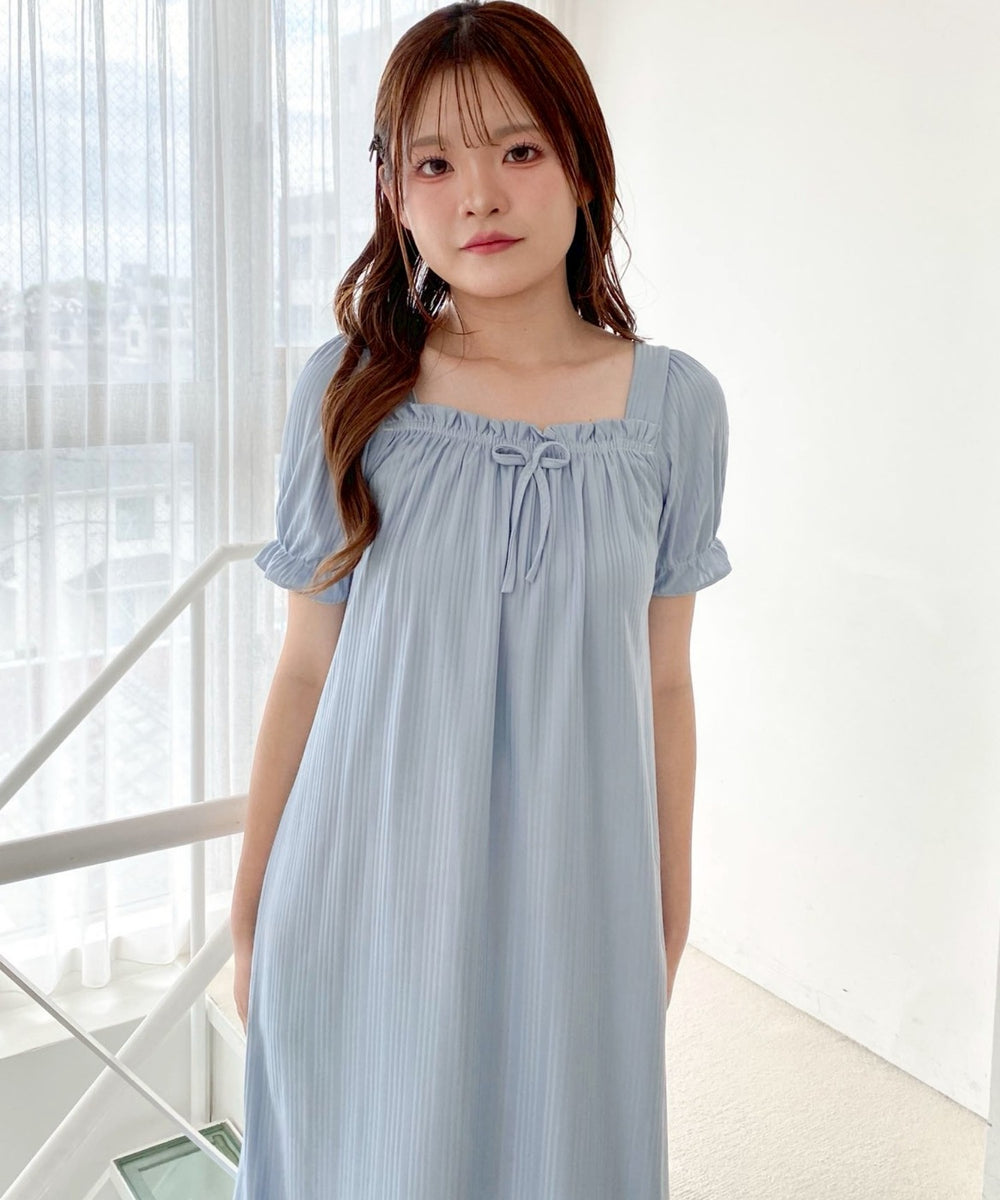 サックス　モデル：160cm F着用