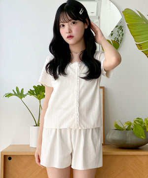 オフホワイト　モデル：155cm F着用