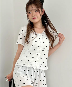 柄１：ハートロゴ　モデル：160cm F着用